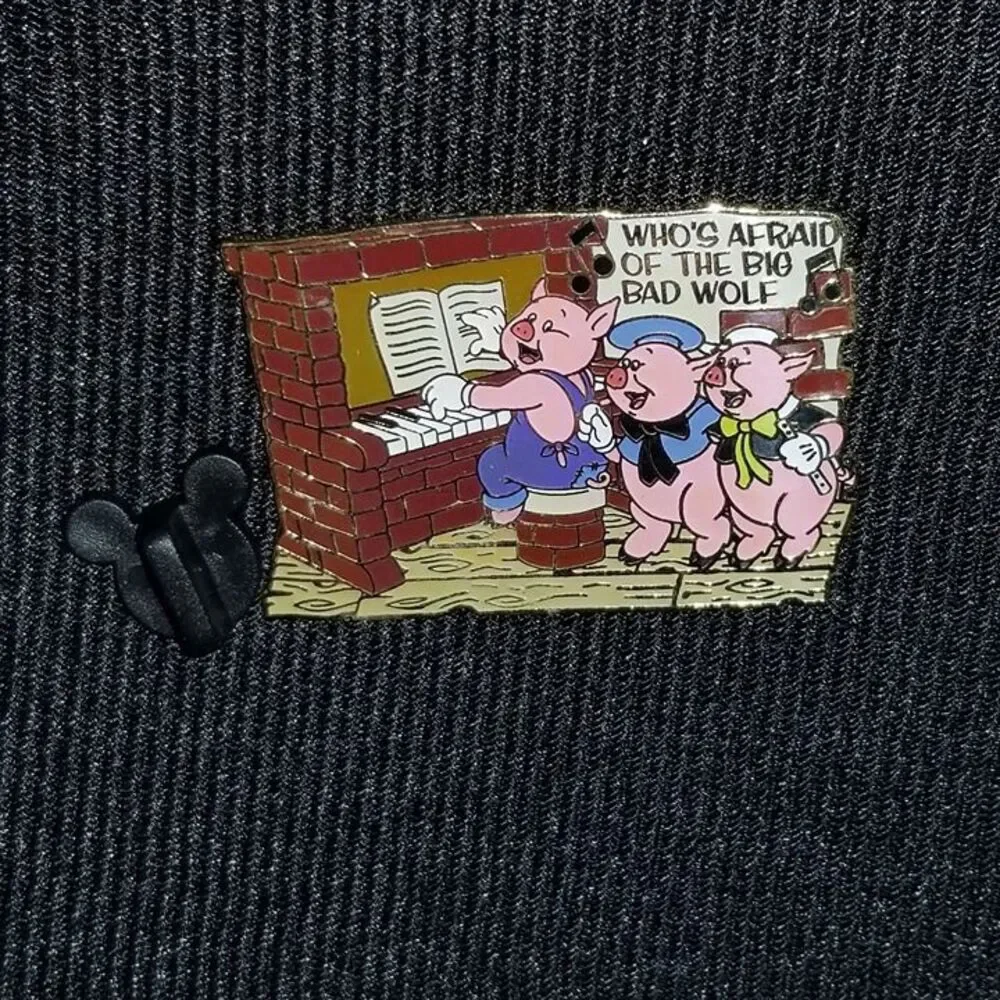 Disney Pin Three Little Pigs Who's Afraid of the Big Bad Wolf MMM VTG 2002 15352